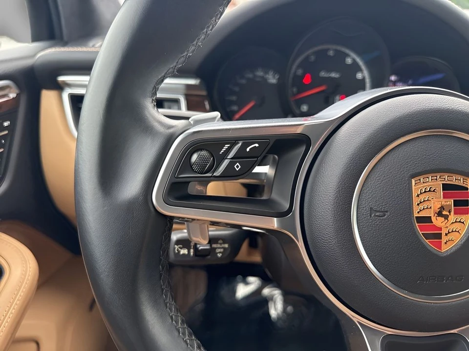 2017 Porsche Macan Turbo - Image 18 of 31