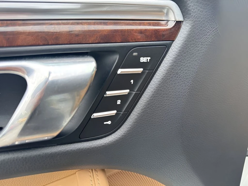 2017 Porsche Macan Turbo - Image 13 of 31