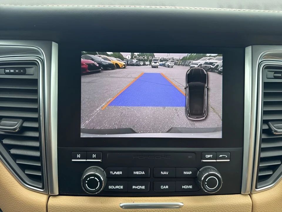 2017 Porsche Macan Turbo - Image 24 of 31