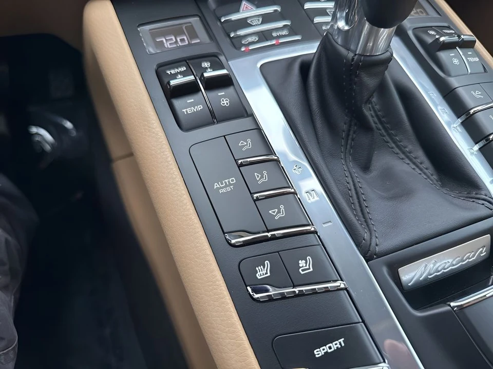 2017 Porsche Macan Turbo - Image 25 of 31