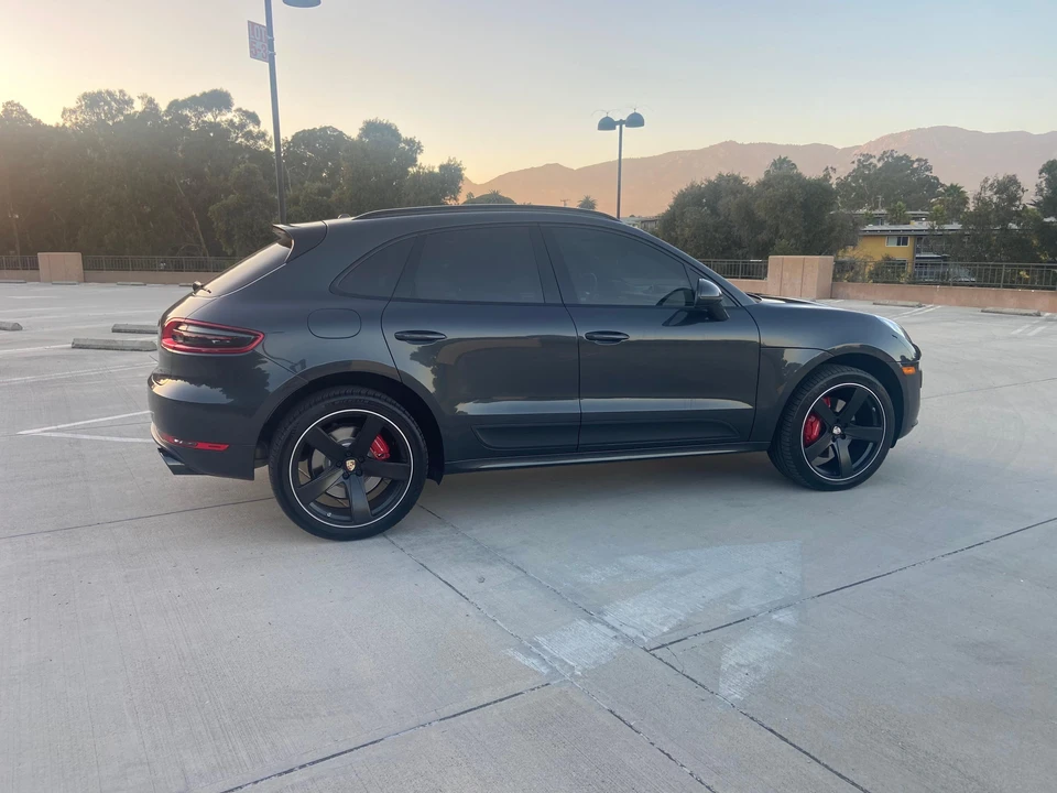 2017 Porsche Macan Turbo - Image 16 of 31
