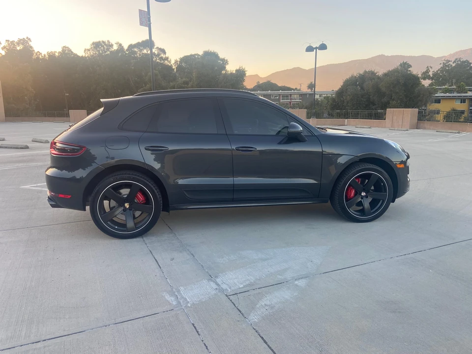 2017 Porsche Macan Turbo - Image 17 of 31