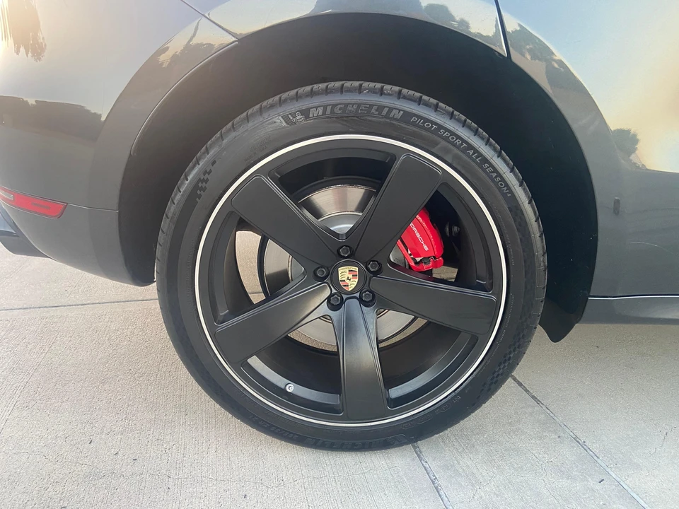 2017 Porsche Macan Turbo - Image 24 of 31
