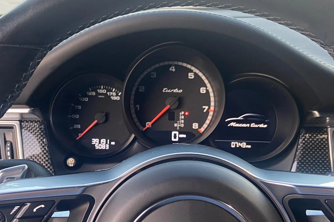 2017 Porsche Macan Turbo - Image 29 of 31