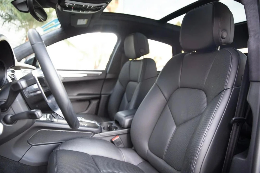 2017 Porsche Macan Turbo - Image 27 of 31