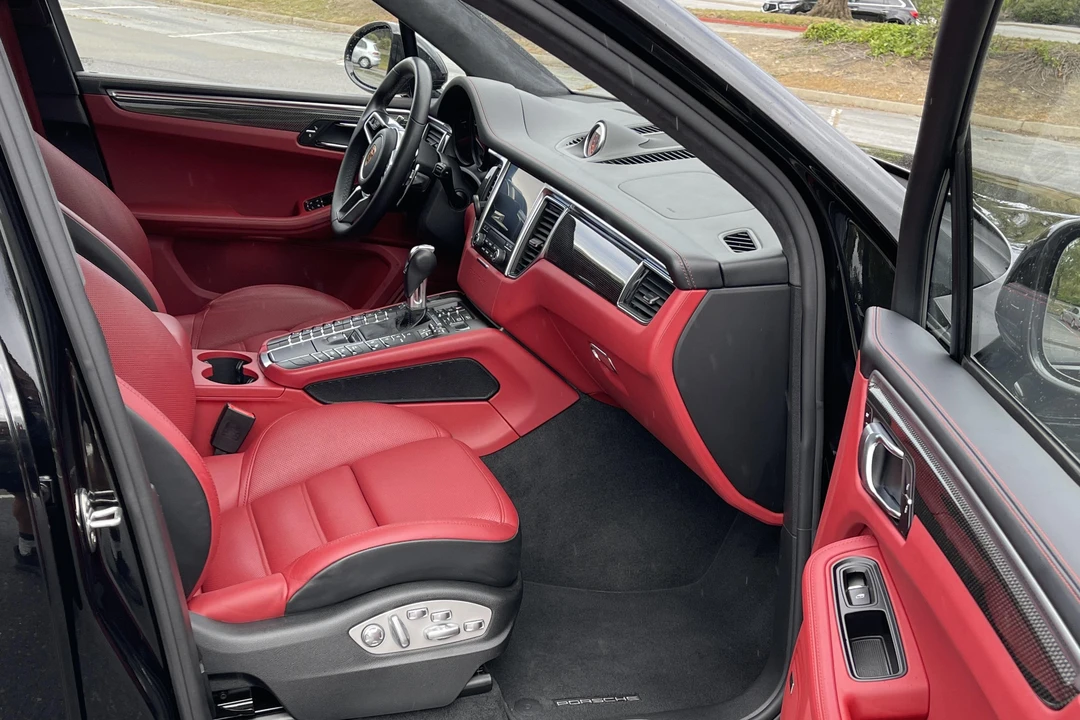2017 Porsche Macan Turbo - Image 9 of 10