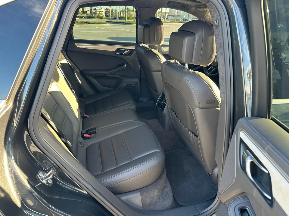 2017 Porsche Macan Turbo - Image 26 of 31