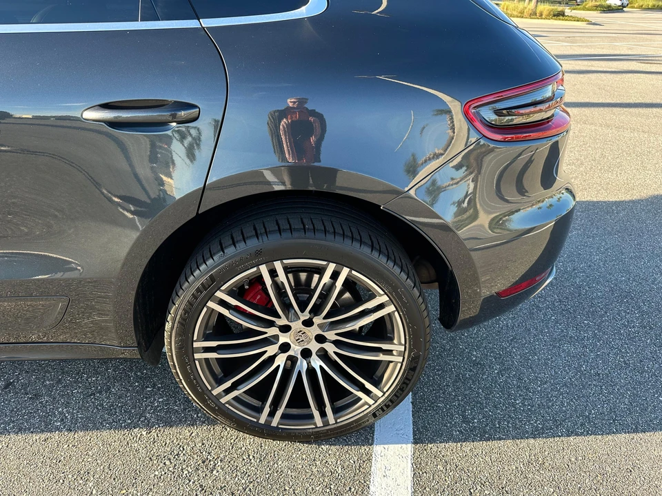 2017 Porsche Macan Turbo - Image 17 of 31