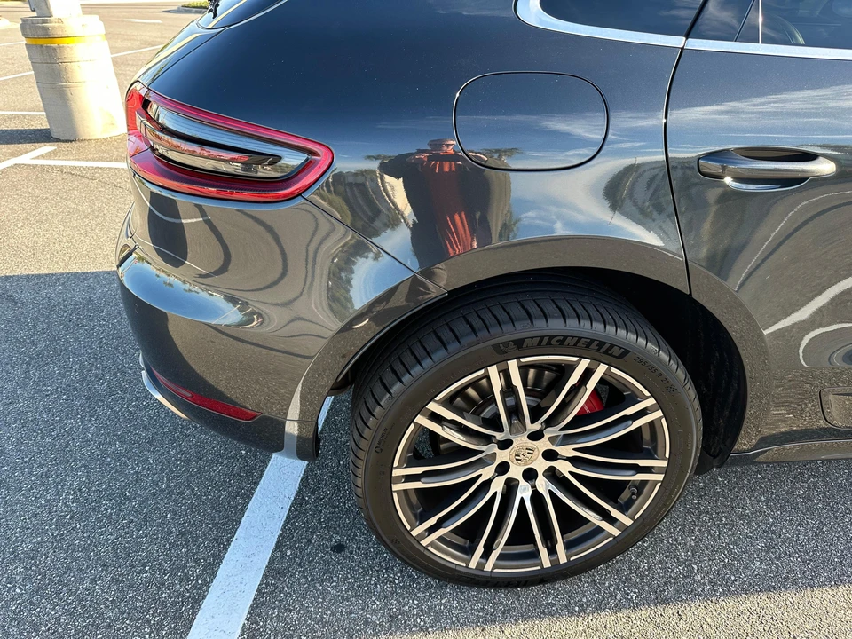 2017 Porsche Macan Turbo - Image 18 of 31