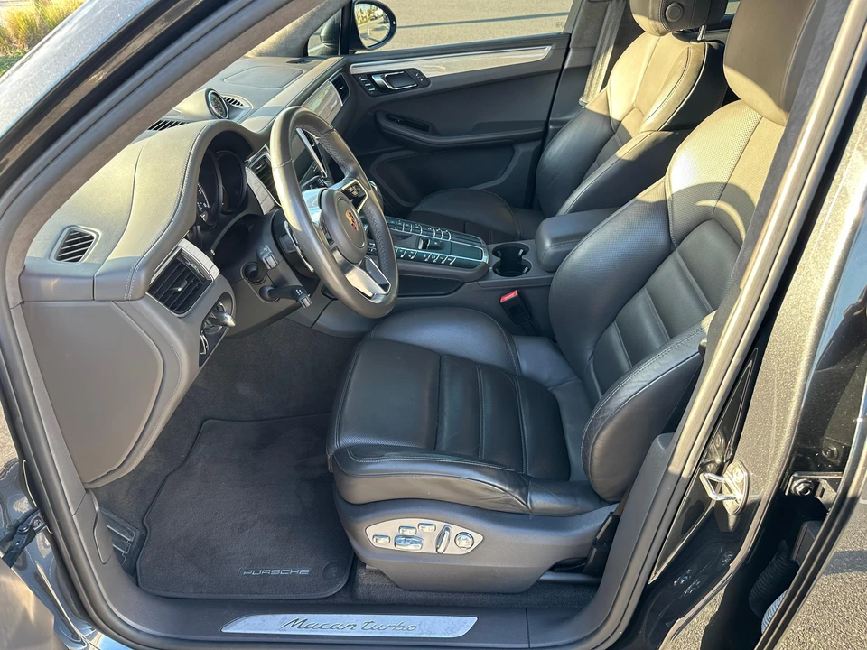 2017 Porsche Macan Turbo - Image 24 of 31