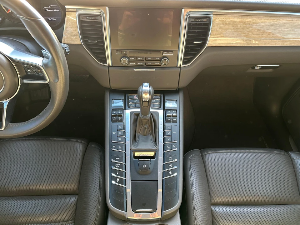 2017 Porsche Macan Turbo - Image 30 of 31