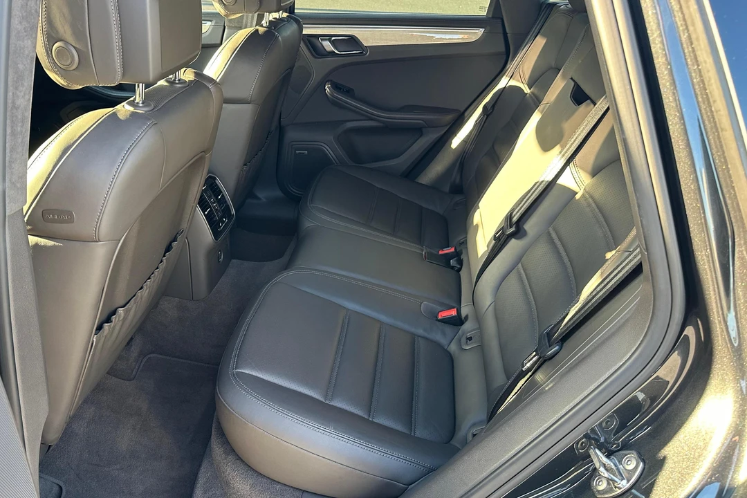 2017 Porsche Macan Turbo - Image 22 of 31