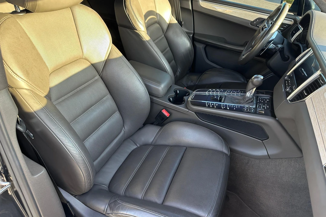 2017 Porsche Macan Turbo - Image 21 of 31