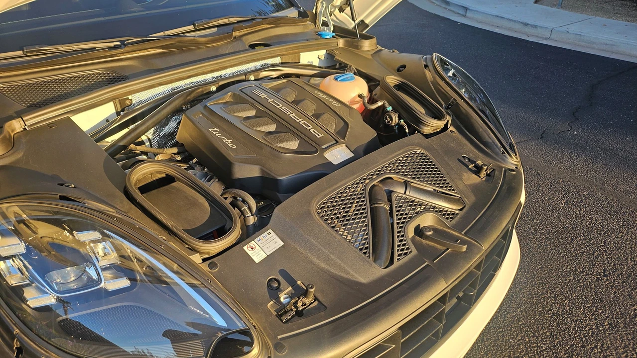 2017 Porsche Macan Turbo - Image 21 of 22