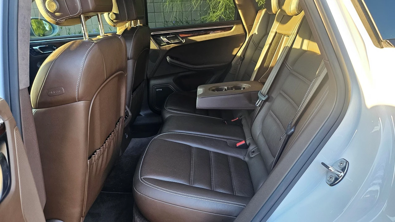 2017 Porsche Macan Turbo - Image 16 of 22