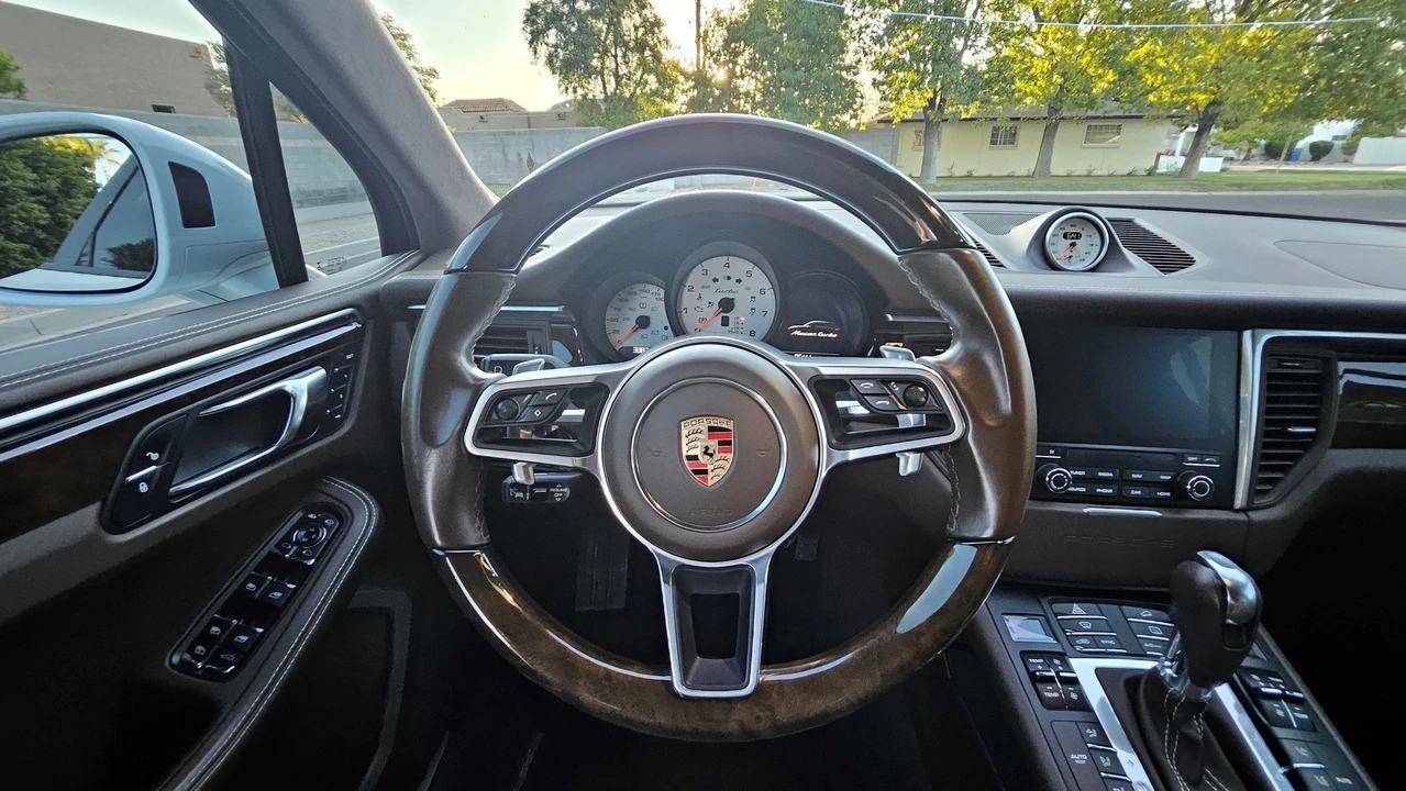2017 Porsche Macan Turbo - Image 11 of 22