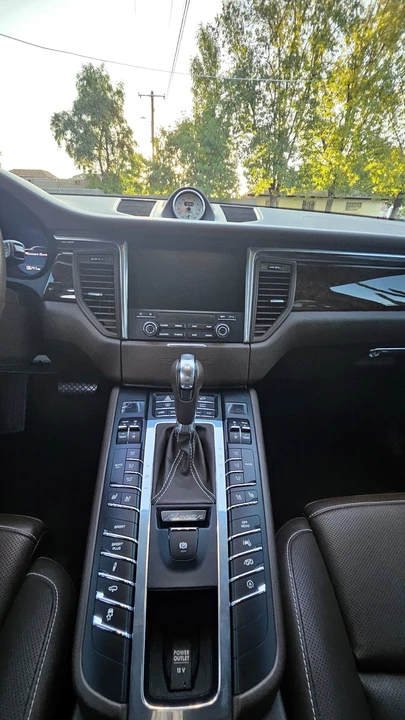 2017 Porsche Macan Turbo - Image 13 of 22