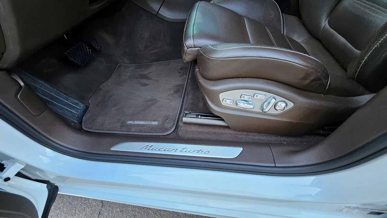 2017 Porsche Macan Turbo - Image 8 of 22