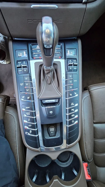 2017 Porsche Macan Turbo - Image 14 of 22