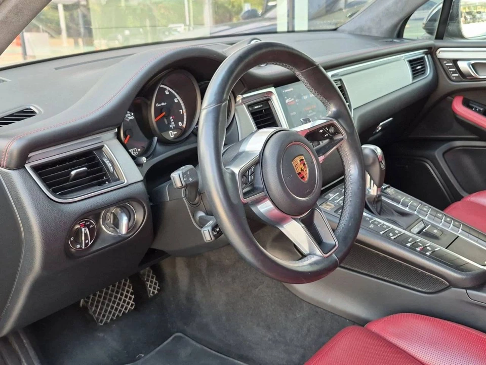 2017 Porsche Macan Turbo - Image 4 of 5