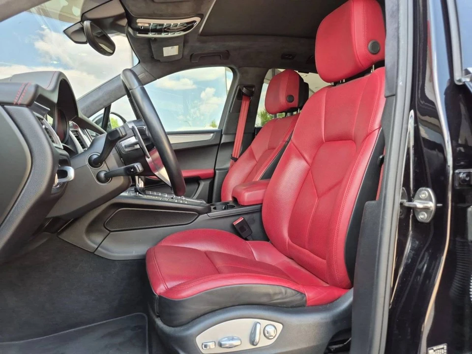 2017 Porsche Macan Turbo - Image 5 of 5