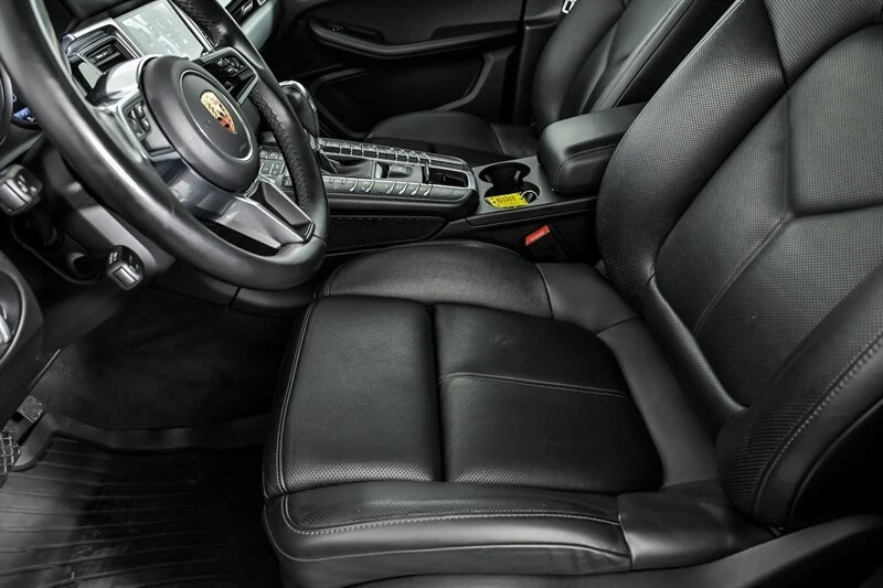 2017 Porsche Macan Turbo - Image 21 of 31