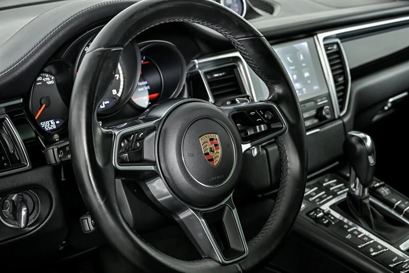 2017 Porsche Macan Turbo - Image 25 of 31