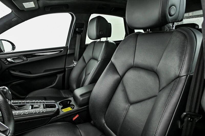 2017 Porsche Macan Turbo - Image 22 of 31