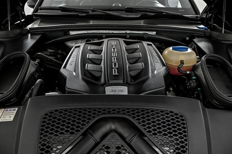2017 Porsche Macan Turbo - Image 16 of 31