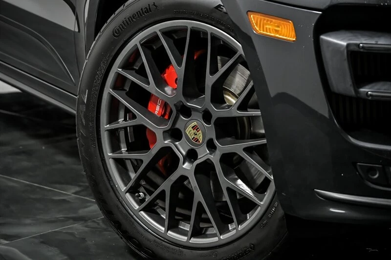 2017 Porsche Macan Turbo - Image 3 of 31