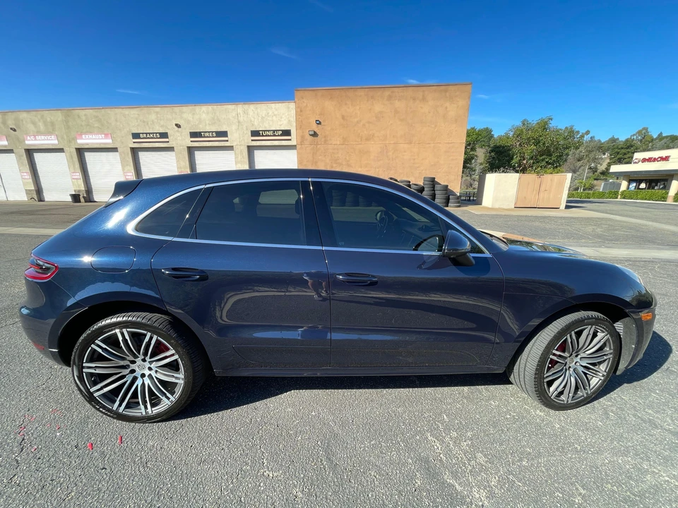 2017 Porsche Macan Turbo - Image 12 of 31