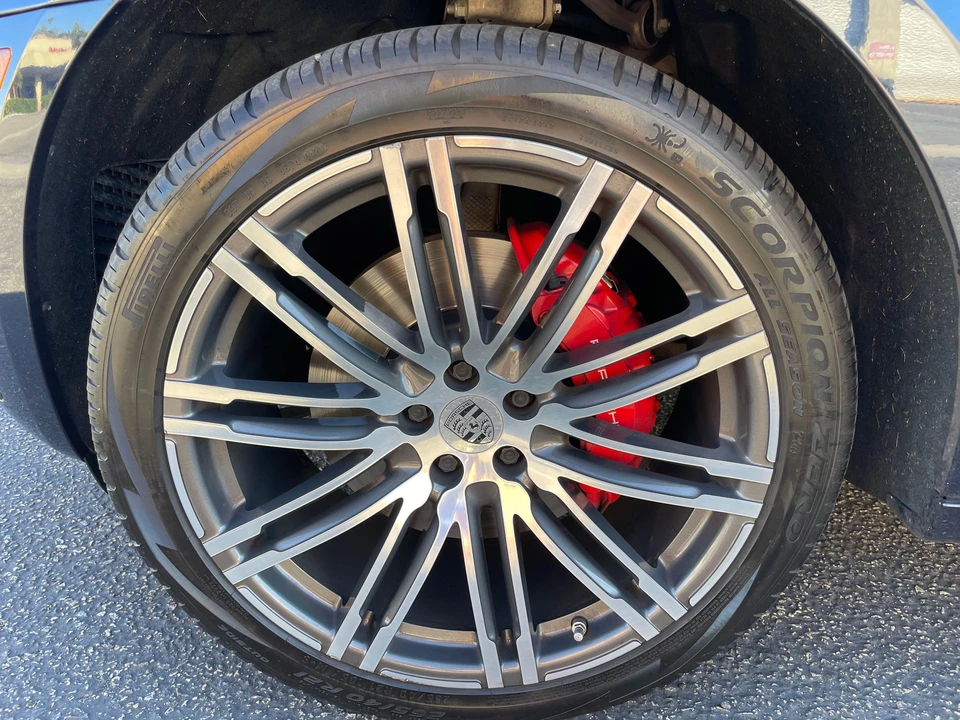 2017 Porsche Macan Turbo - Image 29 of 31