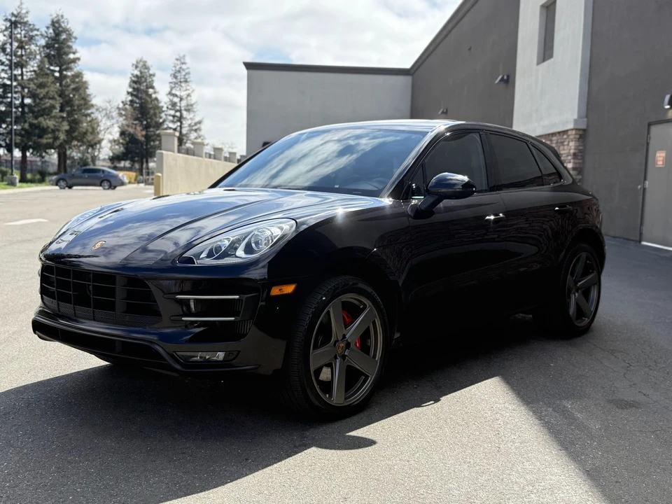 2017 Porsche Macan Turbo - Image 2 of 31