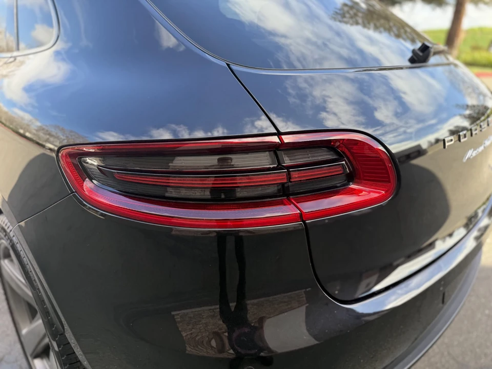 2017 Porsche Macan Turbo - Image 27 of 31