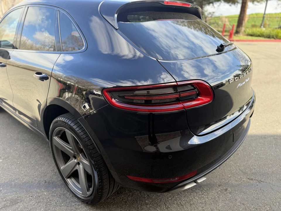 2017 Porsche Macan Turbo - Image 29 of 31