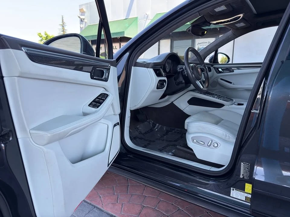 2017 Porsche Macan Turbo - Image 9 of 20