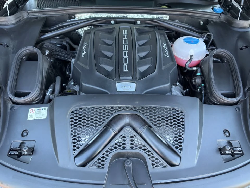 2017 Porsche Macan Turbo - Image 19 of 20