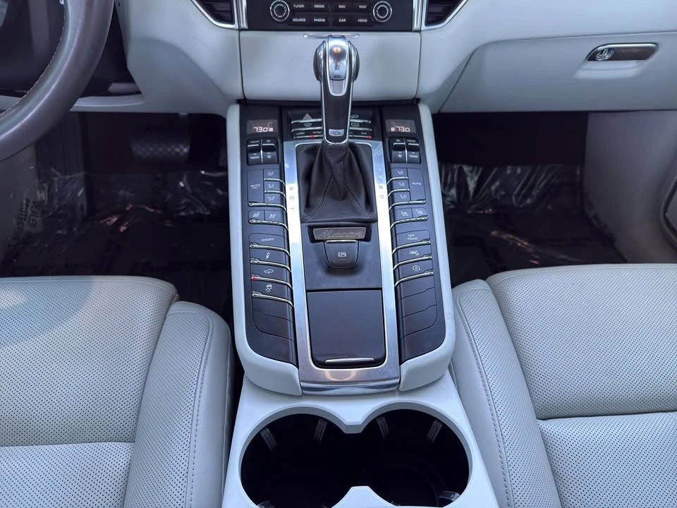 2017 Porsche Macan Turbo - Image 16 of 20