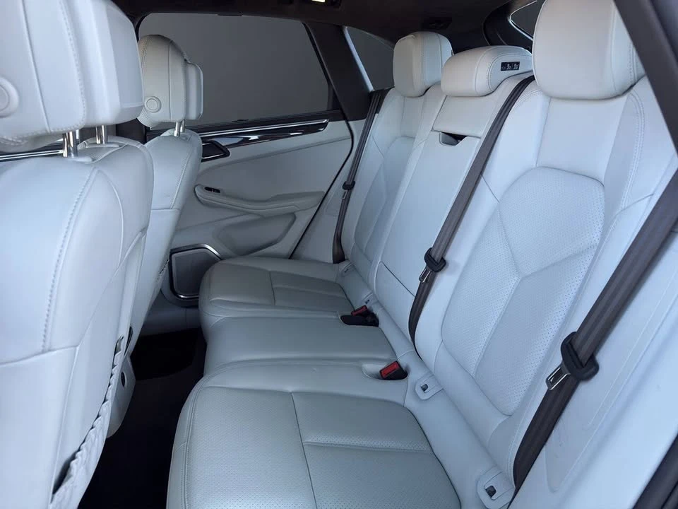 2017 Porsche Macan Turbo - Image 14 of 20