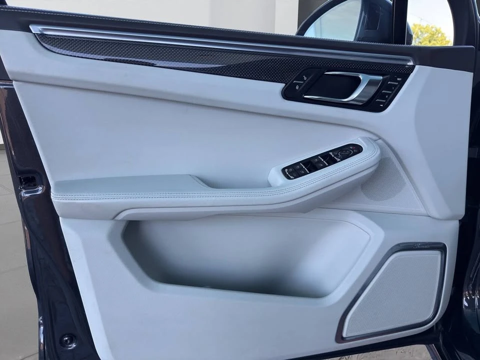 2017 Porsche Macan Turbo - Image 13 of 20