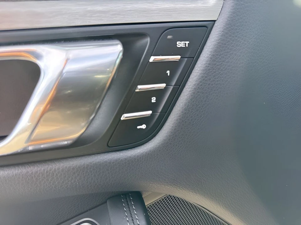 2017 Porsche Macan Turbo - Image 11 of 21