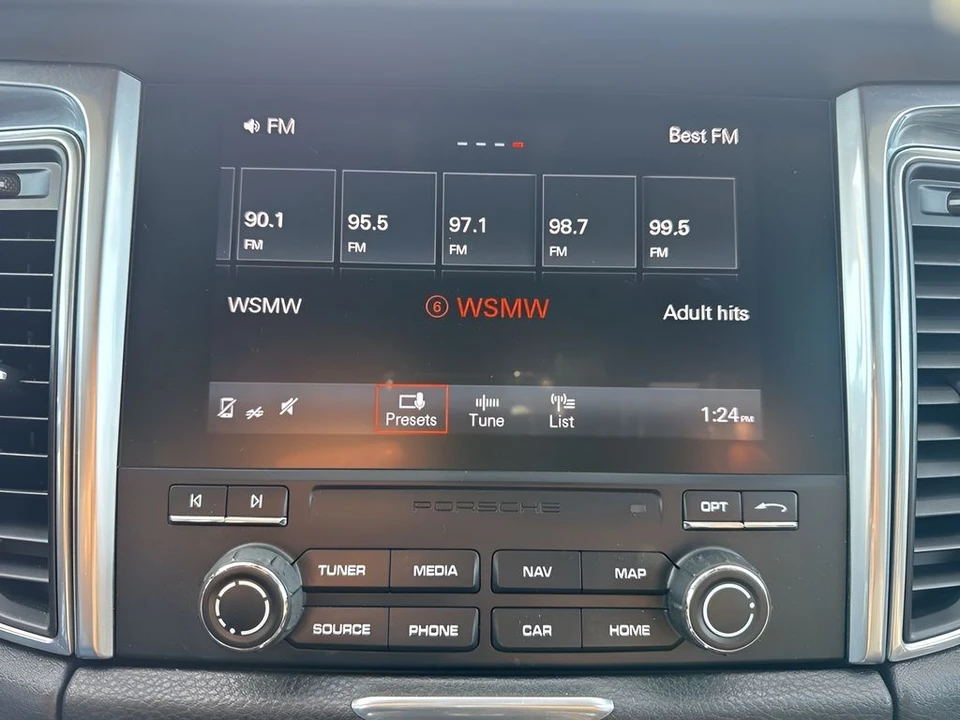 2017 Porsche Macan Turbo - Image 20 of 21