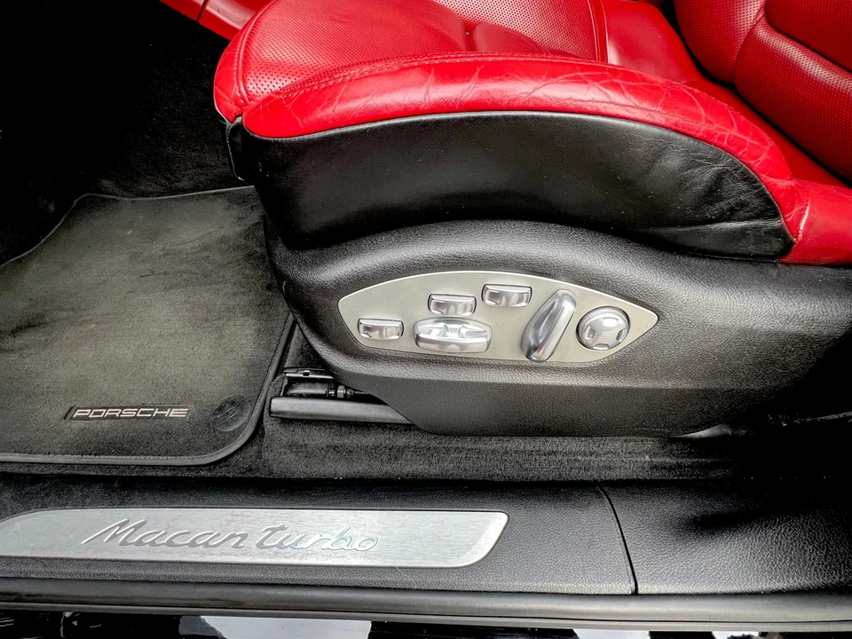 2017 Porsche Macan Turbo - Image 22 of 31