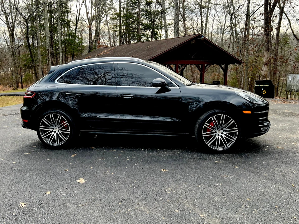 2017 Porsche Macan Turbo - Image 8 of 31