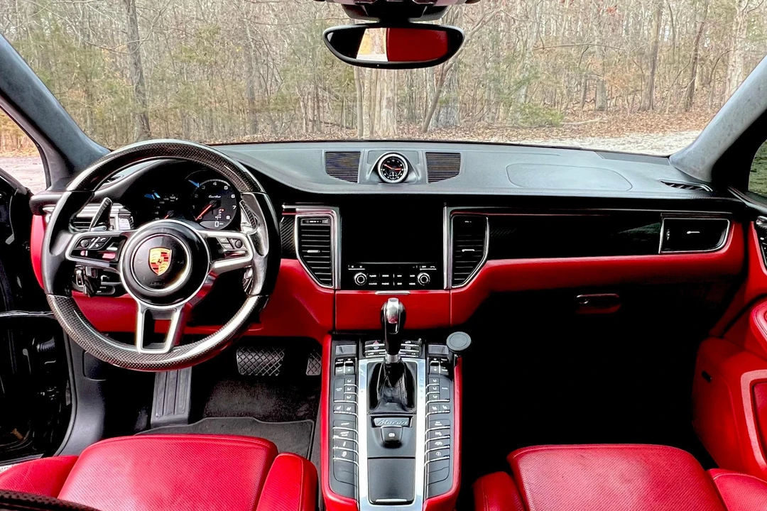 2017 Porsche Macan Turbo - Image 17 of 31