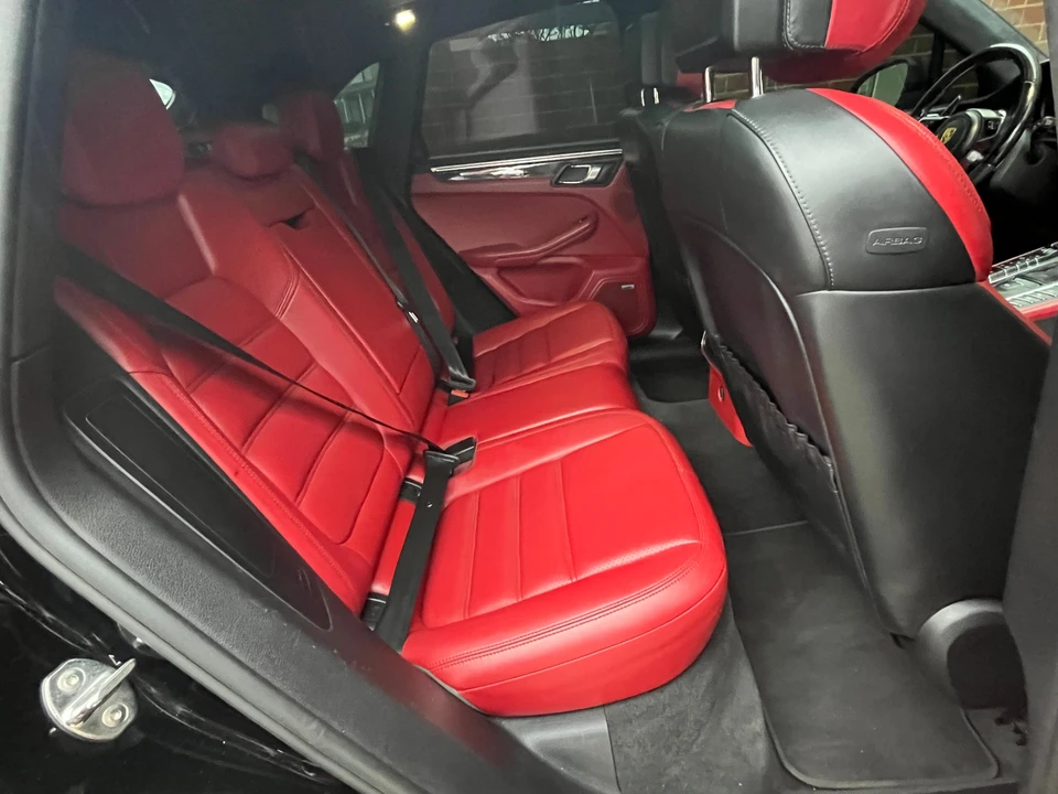 2017 Porsche Macan Turbo - Image 27 of 31