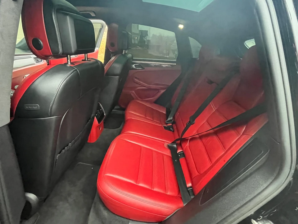 2017 Porsche Macan Turbo - Image 25 of 31