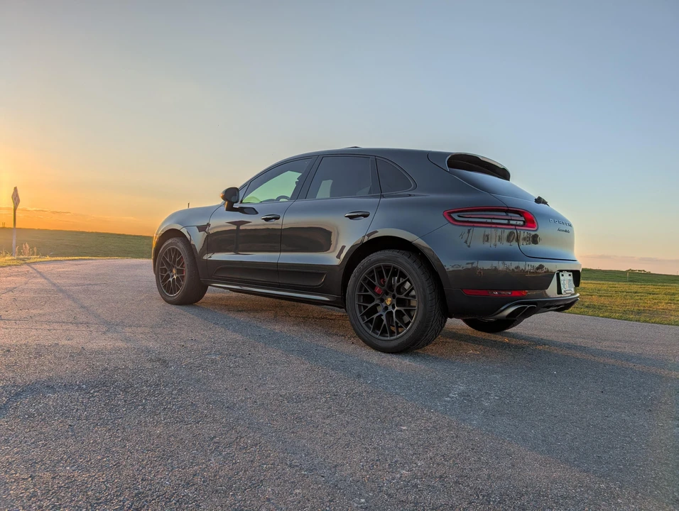 2017 Porsche Macan Turbo - Image 12 of 31