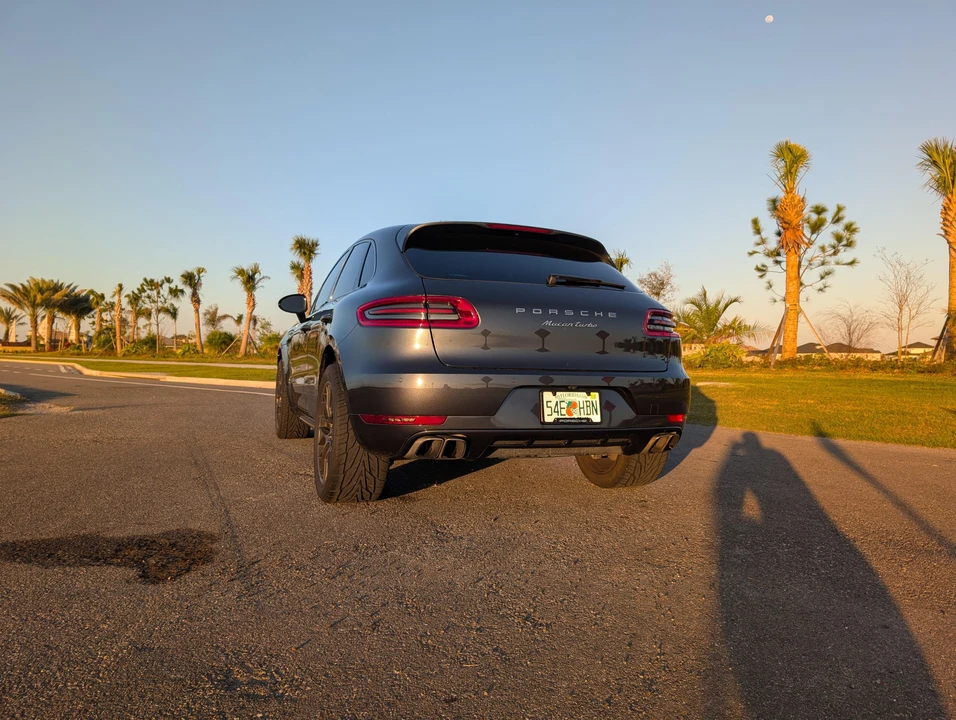 2017 Porsche Macan Turbo - Image 18 of 31