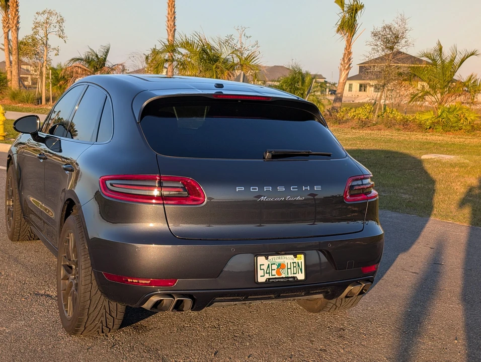 2017 Porsche Macan Turbo - Image 16 of 31